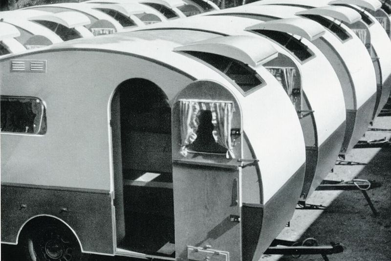 Der Volksmund taufte seinerzeit den Sport-Berger-Wohnwagen „Karawane“ in „Wanderniere“ um. (Bild: Fritz Berger GmbH)