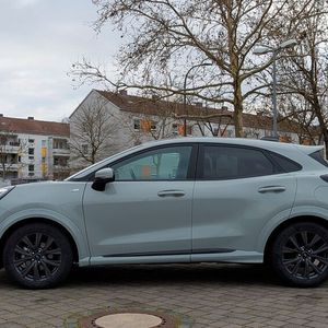 Mit 4,22 Metern Länge gehört der Puma in das erfolgreiche Segment der Mini-SUV und konkurriert beispielsweise mit dem VW T-Cross oder dem Renault Captur.(Bild:  Rosenow – VCG)