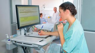 Gesundheitsdaten wie Krankengeschichte, eingenommene Medikamente und Infos über vergangene Behandlungen müssen vor Unbefugten geschützt werden (© auremar - stock.adobe.com)