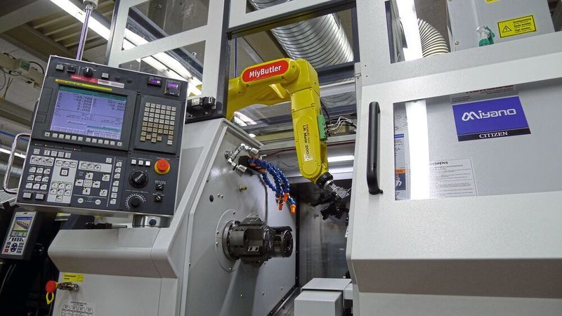 Miyano-Drehzentrum BNA-42 S mit «MiyButler».  (Newemag)