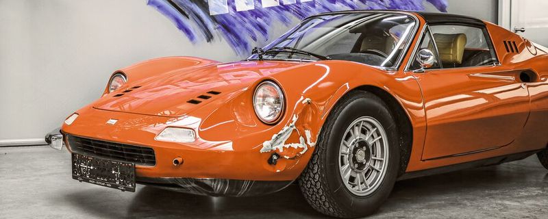 Exoten wie dieser Ferrari Dino sind selbst für K&L-Profis eine Seltenheit. Die meisten Old- und Youngtimer aus den Siebziger- und Achtzigerjahren sind einfach zu reparierende „Brot- und Butter“-Fahrzeuge. Exoten wie dieser Ferrari Dino sind selbst für K&L-Profis eine Seltenheit. Die meisten Old- und Youngtimer aus den Siebziger- und Achtzigerjahren sind einfach zu reparierende „Brot- und Butter“-Fahrzeuge.