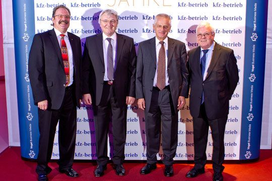 Siegfried Rohrbach (Vogel Business Media), Wilhelm Neustadt (Autohaus Neustadt), Lothar Fleck (L-Tec), Volker Prüfer (DAT) (Archiv: Vogel Business Media)