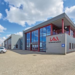 Die etwa 60 Mitarbeiter des niederländischen Unternehmens IAI Industrial Systems stellen Spezialmaschinen für fälschungssichere Dokumente her.