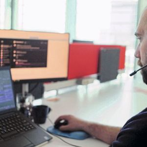 Für den optimalen Einsatz von digitalen Tools im Rahmen der Lieferkette ist vonseiten der Mitarbeiter immer auch ein gewisses Know-how nötig. (Bild:  Kato)