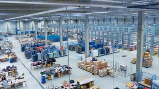 Das neue Logistikcenter am Standort Scheßlitz fasst alle vormals dezentralen Läger zusammen. (Bild: Meta)