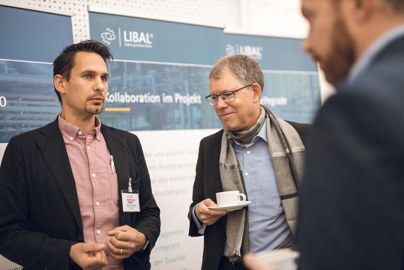 Das Team von Evonik im Gespräch mit dem Blockchain-Spezialisten aus der Schweiz (Gollin)