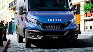 Mit 3,0 l Hubraum und 350 Nm ist der Iveco Daily NP (natural power) kräftig genug, um auch voll beladen zügig unterwegs zu sein. (Iveco)