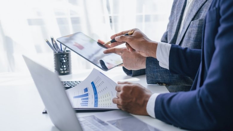 Buchhaltung-Jeder-vierte-Selbstst-ndige-schreibt-Rechnungen-noch-per-Hand