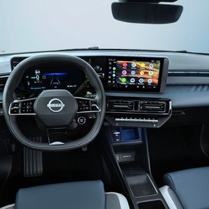 Im Innenraum fällt das dem Fahrer zugewandte Zentraldisplay auf. Die Bedienung ist sehr übersichtlich und intuitiv.(Bild:  sebastienmauroy)