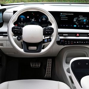 Der Innenraum ist sympathisch hell, modern und wohnlich eingerichtet.(Bild:  Hyundai)