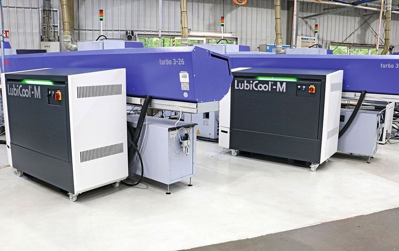 Elles sont les favorites des usineurs spécialistes du tournage de précision : les deux installations KNOLL LubiCool®-M, qui alimentent en lubrifiant réfrigérant les tours automatiques à poupée mobile SR-20 de Star Micronics en fonction des besoins. (Source : KNOLL)