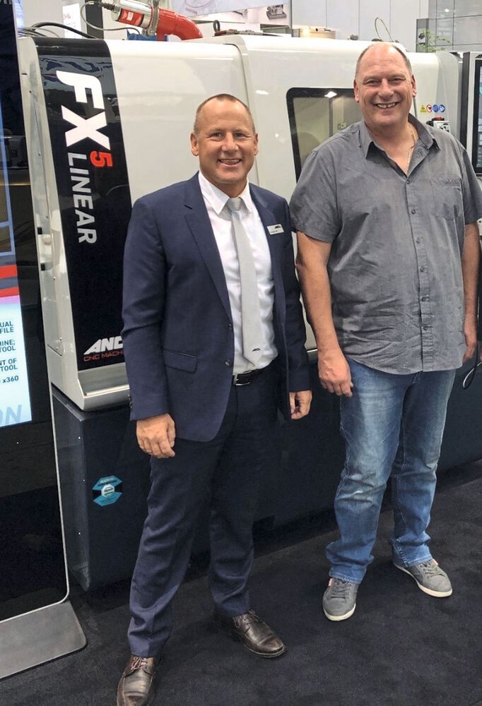 With the FX5 Linear and the integrated AR300 loading robot, Bachert Werkzeugschleiftechnik found the right automation solution for its regrinding service. Shown here are (left) Rüdiger Klett, Area Sales Manager for Southern Germany at Anca Europe, and (right) Dieter Bachert, owner of Bachert Werkzeugschleiftechnik.