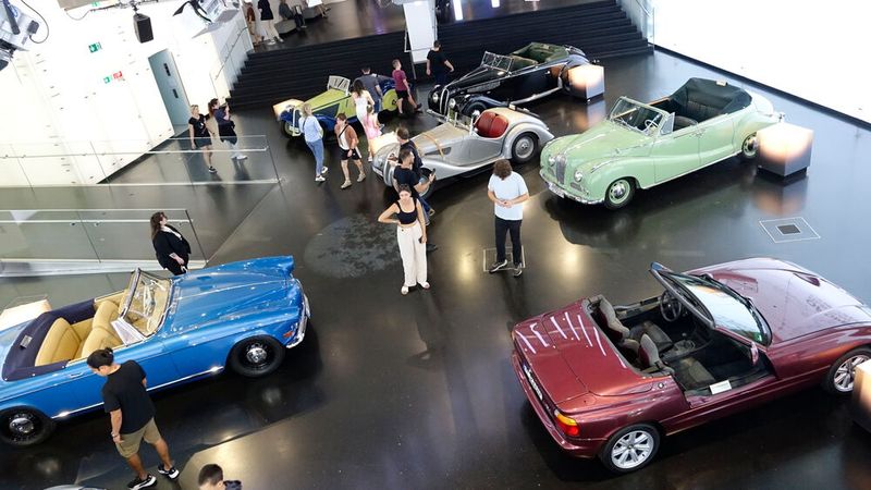 Weiß-blaue und viele andere Geschichten erzählt das BMW-Museum. Das ist, in Verbindung mit der sogenannten BMW-Welt gleich gegenüber, immer einen Besuch wert. (Bild: Dominsky – VCG)