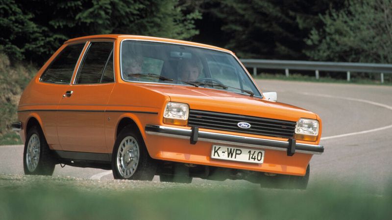 Kleinwagen-Ikone – 1976 führte Ford den Bestseller Fiesta ein, aber im Unterschied zu VW und Opel verzichtet Ford seit 2023 auf Kleinwagen.  (Bild: Ford)