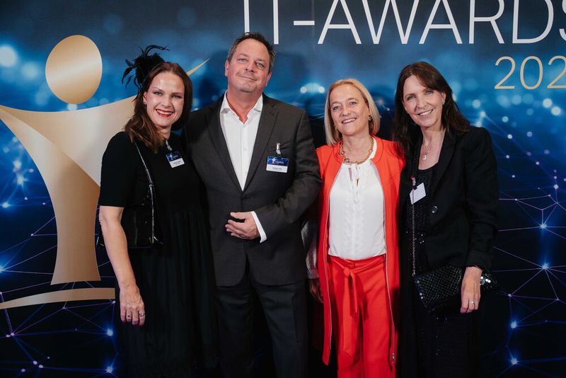 Hannah Lamotte (Vogel IT-Medien), Torsten Fritz (Thomas-Krenn), Heike Ludwig (Siemens) und Brigitte Bonasera (Vogel IT-Medien). (Bild: Manuel Emme Fotografie)