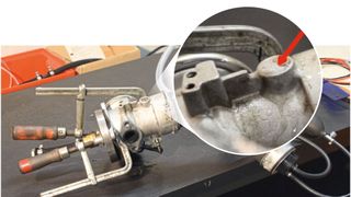 Zwei Mal neues AGR-Ventil aus dem Zubehör, zwei Mal war die Welle der Drosselklappe undicht. Erst ein OE-Teil funktionierte, wie es sollte. (Bild: VCG)