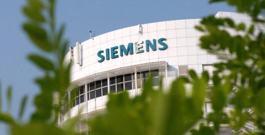 Eine finanzielle Rutschpartie nach unten muss jetzt Siemens Energy verkraften. Siemens begründet die dreistelligen Millionenverluste mit den anhaltend schlechten Geschäftsergebnissen der spanischen Tochter Siemens Gamesa. Doch es gibt auch Erfolge zu melden.(Bild:  Siemens)