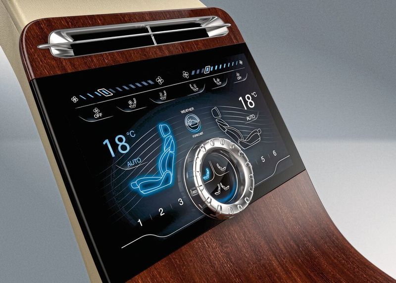 Die Verbindung aus Touchscreen und haptischem Drehring kombiniert die ergonomischen Vorteile herkömmlicher Drehsteller mit der Flexibilität von Displays. (Preh)