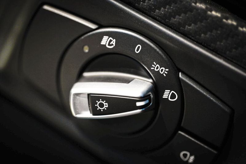 Bild 6: Mehrzweck-Drehschalter werden durch Drehen des Schalters betätigt und können in verschiedenen Positionen stoppen, um mit einem einzigen Schalter unterschiedliche Schaltkreise zu steuern.  (Bild: C&K)