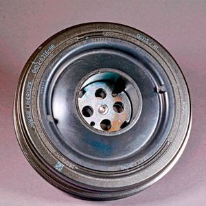 Drehschwingungsdämpfer von Winkelmann, mit integrierter, entkoppelter Riemenscheibe für Jaguar.