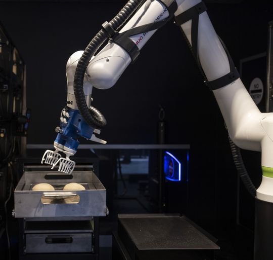 Additiv gefertigter Multimaterialgreifer für die automatisierte Handhabung empfindlicher Backwaren.(Bild:  LMD)