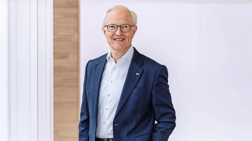 Dr. Kurt Schmalz ist geschäftsführender Gesellschafter der J. Schmalz GmbH. Die J. Schmalz GmbH ist ein weltweit führendes Unternehmen in der Vakuum-Technologie. Als Familienunternehmen im Schwarzwald agiert Schmalz global mit 31 Gesellschaften und etwa 1.800 Mitarbeitern. Das Produktportfolio umfasst Greifsysteme für die Automation und Robotik und manuelle Handhabungsgeräte, die in Branchen von der Automobilindustrie bis zur Lebensmittelverarbeitung eingesetzt werden.  (Bild: Martin Wagenhan)