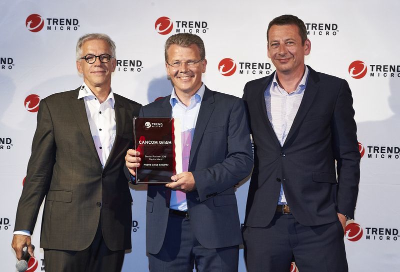 Bester Partner 2016 „Hybrid Cloud Security“: CANCOM GmbH (zum 2. Mal in Folge), übergeben an Werner Schwarz (m.) durch Stefan von der Marwitz (r.) und Martin Ninnemann (Trend Micro) (Trend Micro)