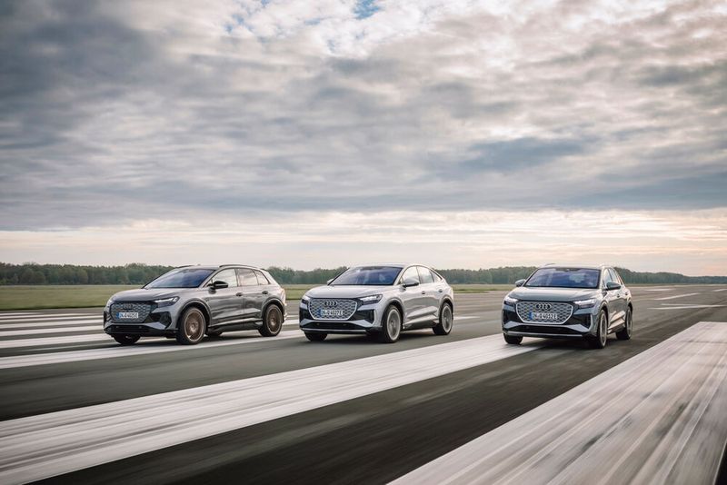 Der Audi Q4 e-tron startet im Juni 2021 in die europäischen Märkte, der Q4 Sportback e-tron folgt im Spätsommer. Der Audi Q4 e-tron startet im Juni 2021 in die europäischen Märkte, der Q4 Sportback e-tron folgt im Spätsommer.