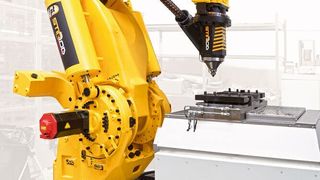 Ein Mindestbiegeradius verhindert, dass Leitungen und Schläuche zu stark geknickt und so beschädigt werden.  (Igus)