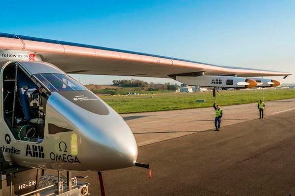 12.000 in den Flügeln von Solar Impulse 2 eingebauten Solarzellen versorgen die vier 17,5 PS Elektromotoren mit erneuerbarer Energie. (Solar Impulse)