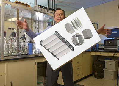 Die Erfindung von Dr. Li-Shiang Liang wird in einer neuartigen Meerwasserentsalzungsanlage in einem Pilotprojekt in Singapur erprobt. Liang hat Module für die Elektrodeionisation von Wasser (im Bild) so verbessert, das sie - kombiniert mit Modulen für Elektrodialyse - Meerwasser mit einem bis zu 85 Prozent niedrigerem Energieverbrauch entsalzen können. Weitere Demonstrationsanlagen sind geplant. Liang forscht bei Siemens Industry in Lowell, USA. (Archiv: Vogel Business Media)