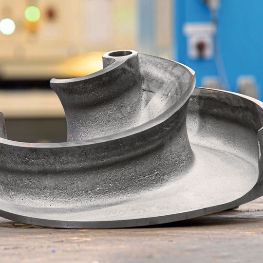 Das D-max-Laufrad fördert Medien mit festen und langfaserigen Beimengungen, gröberen Feststoffen sowie Gas- und Lufteinschlüssen. (Bild:  ©KSB SE & Co. KGaA 2023)