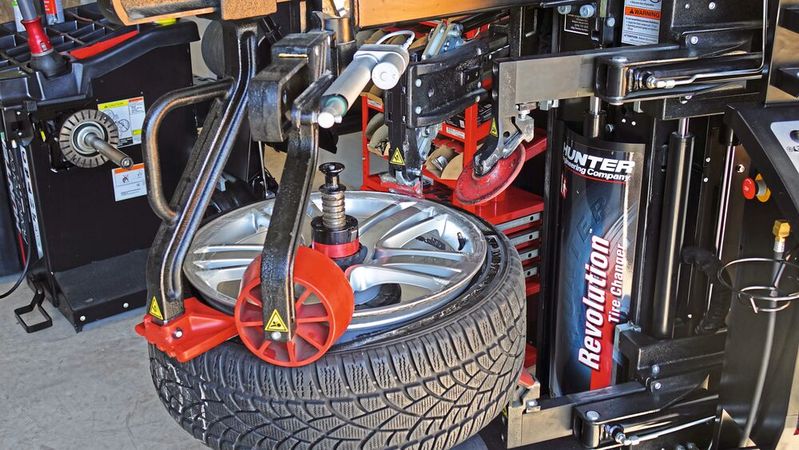 Das WDK-Zertifikat wurde vor über einem Jahrzehnt eingeführt, um den besonderen Anforderungen von Runflat- und UHP-Reifen Rechnung zu tragen.(Bild:  Schreiner/»kfz-betrieb«)