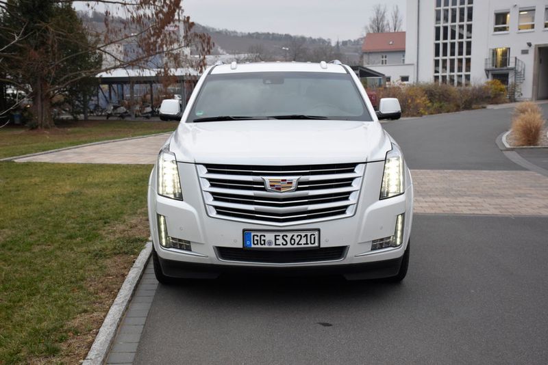 Der Cadillac Escalade ist auf Deutschlands Straßen eher selten zu sehen. (Schreiner/»kfz-betrieb«)