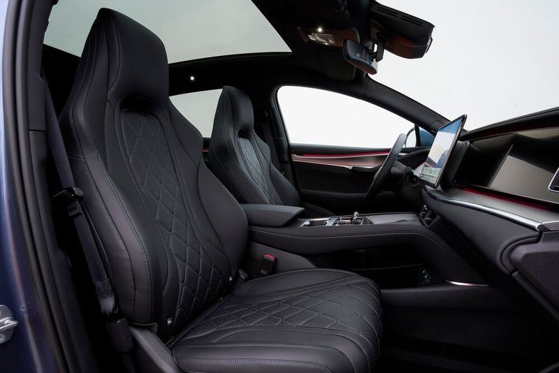 Der Sealion 7 bietet eine geräumige Kabine, die wohnlich und mit hochwertigen Materialen eingerichtet ist. (Bild: BYD)