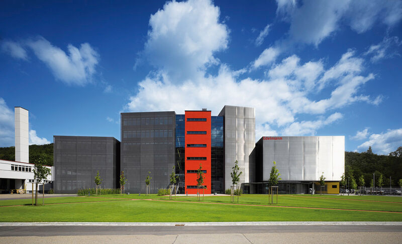 Die Unternehmenszentrale der Edelmann Gruppe in Heidenheim. An elf seiner 13 Produktionsstandorte in sieben Ländern bearbeitet das Unternehmen Verpackungsaufträge der Pharmaindustrie. (Bild: Edelmann)