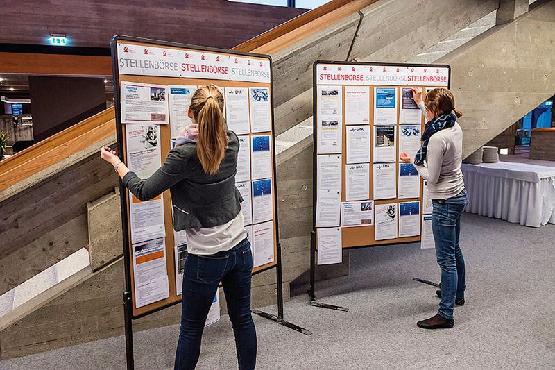 Nicht nur fürs Fachsimpeln ist die Fachtagung ein guter Ort, sondern auch für das gezielte Auffinden von Karrieremöglichkeiten im weiten Feld der Faserverbundwelt. (Bild: VBM)