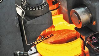 Eine runde Sache: Die erste Ringwalzanlage von Siempelkamp in Krefeld bedient sich einer Antriebstechnik „aus einem Guss“. Dadurch sind alle Teile der gesamten elektrischen und mechanischen Ausrüstung aufeinander abgestimmt. (Bild: Siempelkamp)