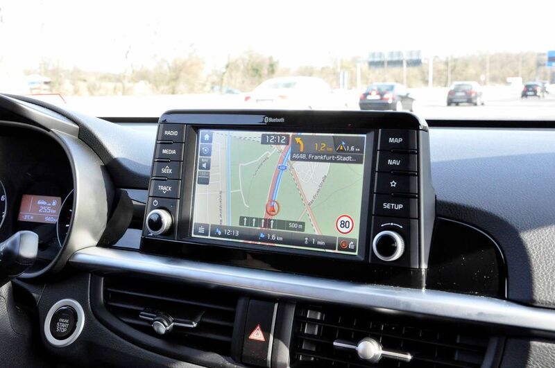 59 Prozent der Neuwagen waren 2018 mit einem Navigationssystem ausgestattet. (Simon/»kfz-betrieb«)