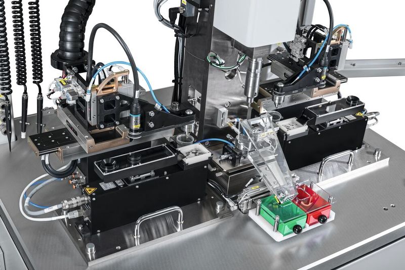Die Kunden von Covatec schätzen, nebst der einfachen Bedienung, die raschen Umrüstzeiten auf neue Teile. (Bild: Covatec)