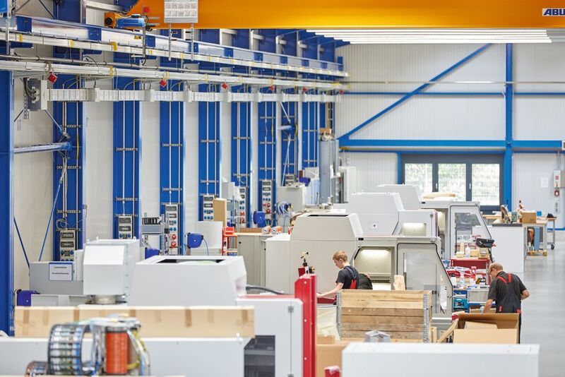 Mehr als 500 Mitarbeiter entwickeln und fertigen am Hauptsitz der Röders Tec GmbH in Soltau Fräsmaschinen, die weltweit zum Einsatz kommen. (Phoenix Contact)