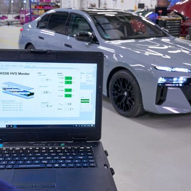 BMW has completed initial vehicle tests with solid-state batteries. Samsung SDI is now set to industrialize the cells. (Image:Tom Kirkpatrick/BMW AG)