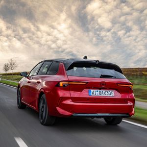 Der Batterie-Kombi ist so verbindlich und unprätentiös wie seine Brüder mit Verbrennungsmotor.(Bild:  Opel)