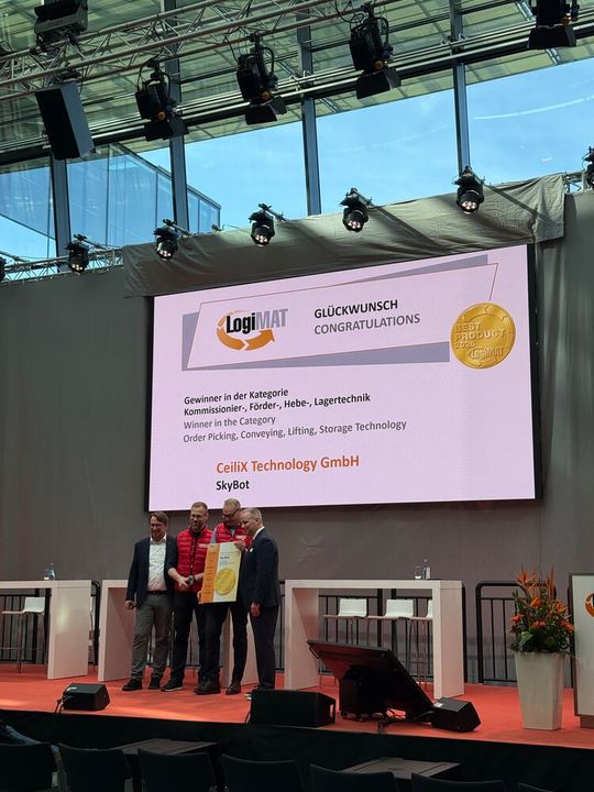 Mathias Entenmann, CEO, und Dr.-Ing. Torsten Siedel, CTO, nahmen den Award entgegen.(Bild:  Ceilix)