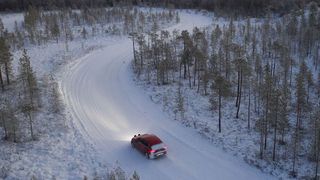 Die Wintereigenschaften der Ganzjahresprofile hat der ADAC genauso streng getestet wie bei echten Winterreifen. (Bild: Marc Wittkowski)