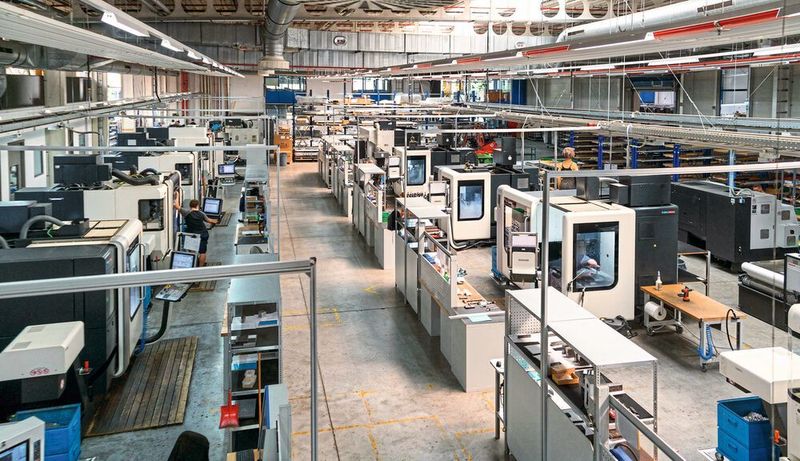 Um auf seinen hochwertigen Bearbeitungszentren wirtschaftlich eine Vielzahl unterschiedlicher Bauteile in rascher Folge bearbeiten zu können, benötigt der Sonderanlagenhersteller Baumann Automation flexibel einsetzbare, einfach zu bedienende und verständliche Spannsysteme (Baumann Automation)