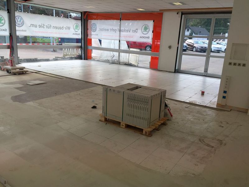 ... wie die beigen Bodenfliesen. (Bild:Scheider)