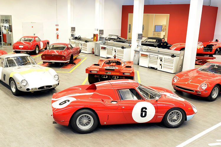 Ferrari 250 GTO von 1962 bis 1964. Im Bild sind 5 der insgesamt nur 36 gebauten Exemplare. (Ferrari)