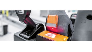 Pro-Glove ist bei Festo in der Logistik im Einsatz: Die Fahrer der Routenzüge nutzen das Wearable für die Warenentsorgung in der Montage. (Bild: Festo AG & Co. KG)