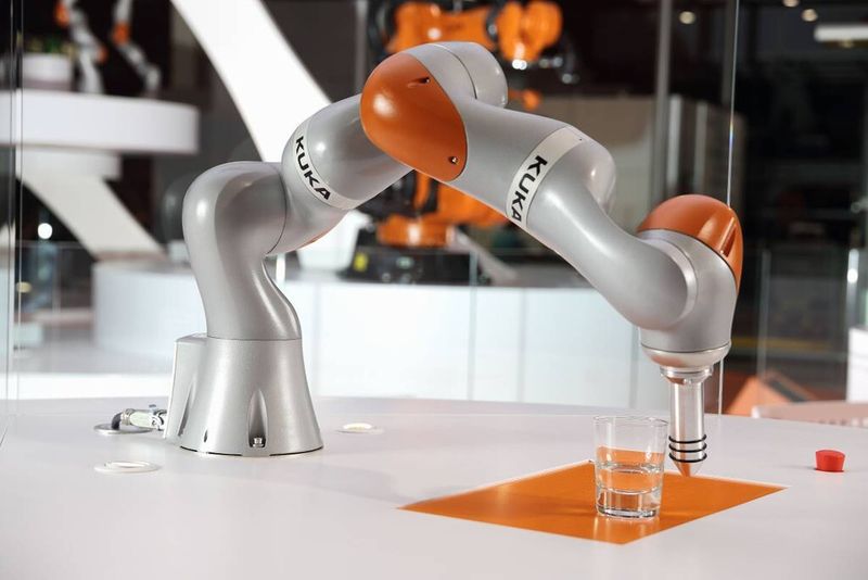 LBR iiwa ist ein wichtiger Meilenstein auf dem Weg zur Servicerobotik. (Bildquelle: KUKA)